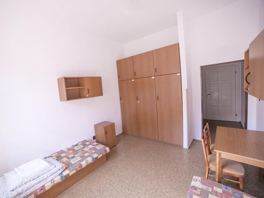 Dizzy Daisy Hostel Praga Quarto foto