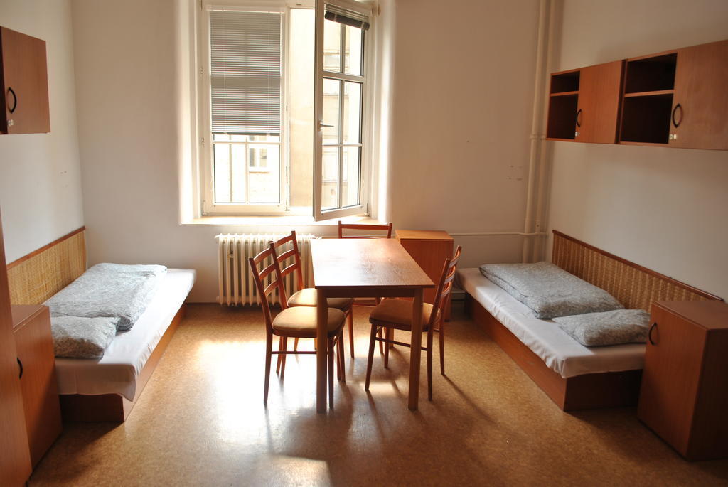 Dizzy Daisy Hostel Praga Quarto foto