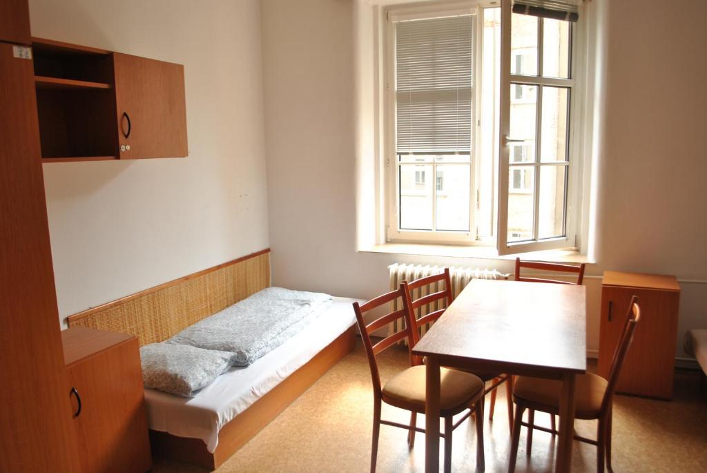 Dizzy Daisy Hostel Praga Quarto foto
